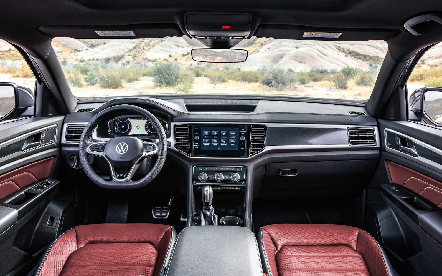 Comparison Urus 2019 vs Volkswagen Atlas Cross Sport